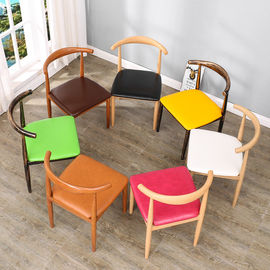 유행 현대 식당 의자, 나무다리를 가진 의자를 식사하는 착색된 가죽